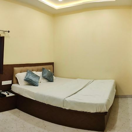 Ganga Sparsh Hotel Варанаси Екстериор снимка