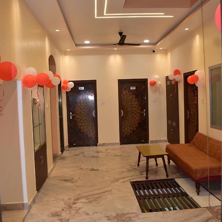 Ganga Sparsh Hotel Варанаси Екстериор снимка