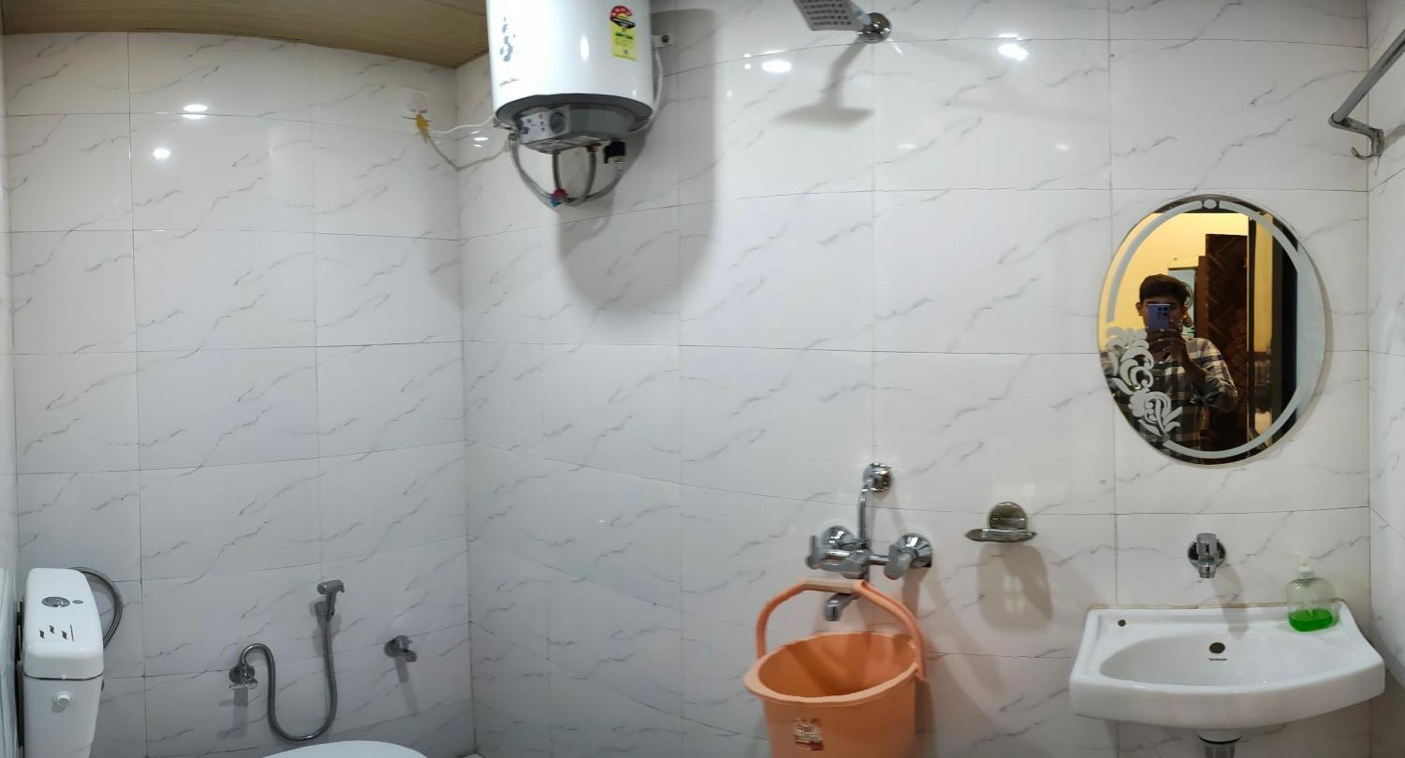 Ganga Sparsh Hotel Варанаси Екстериор снимка