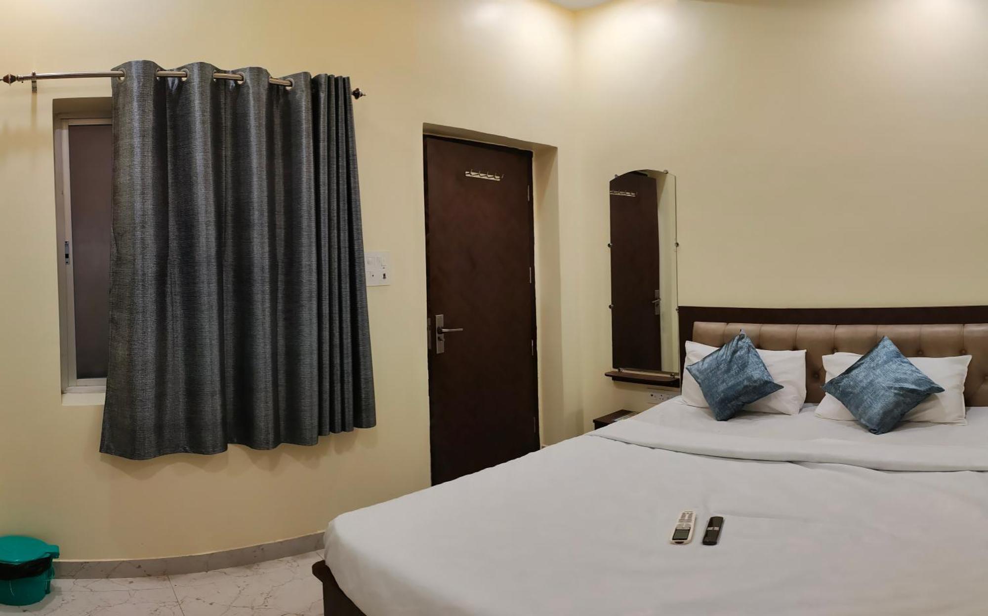 Ganga Sparsh Hotel Варанаси Екстериор снимка