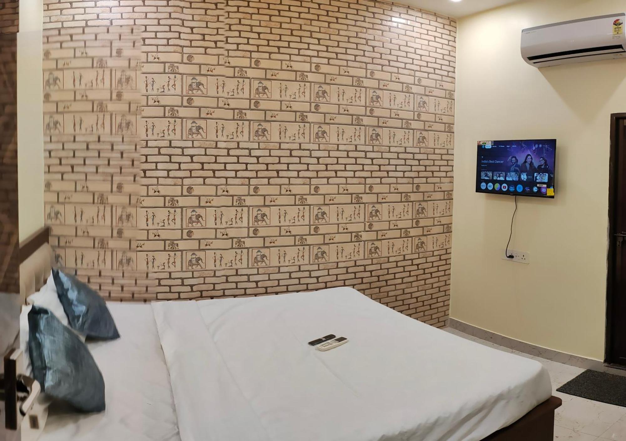 Ganga Sparsh Hotel Варанаси Екстериор снимка