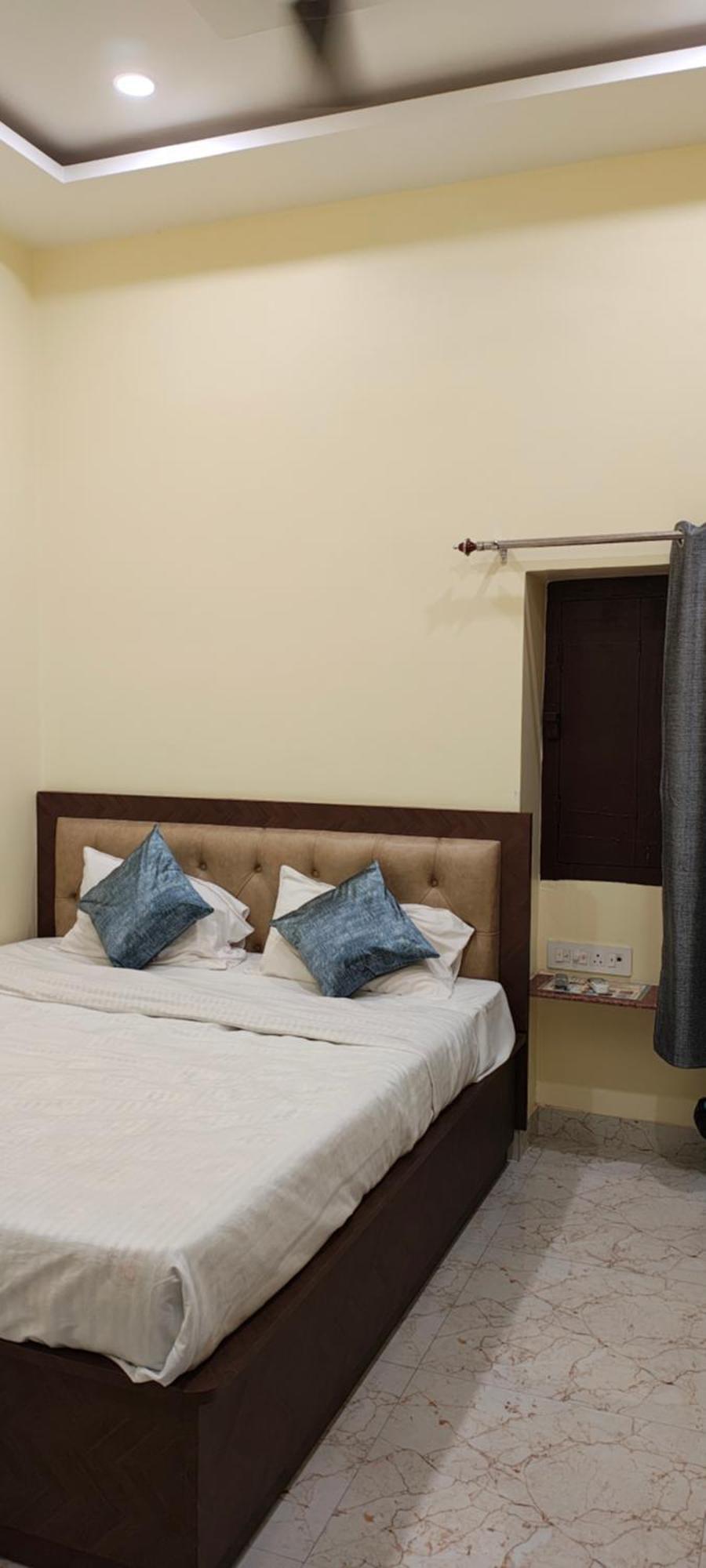 Ganga Sparsh Hotel Варанаси Екстериор снимка