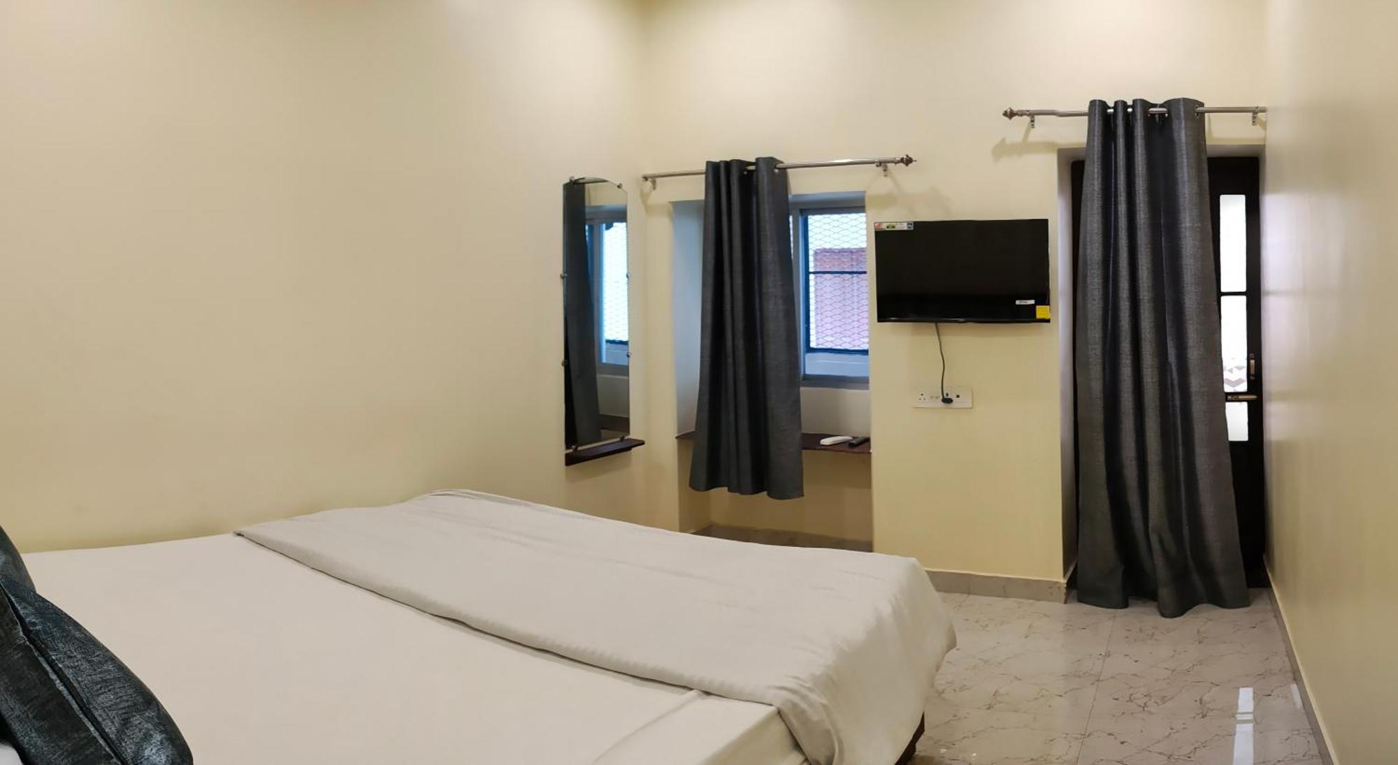 Ganga Sparsh Hotel Варанаси Екстериор снимка